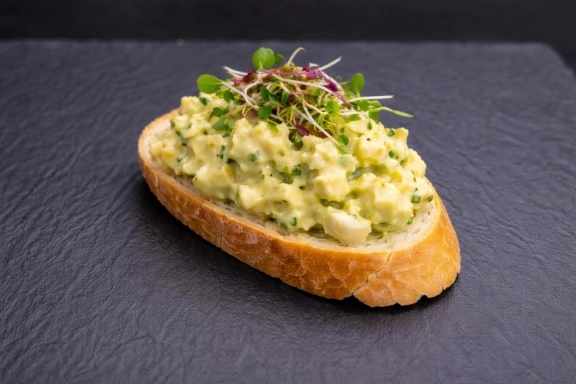 Tojáskrémes koktélszendvics