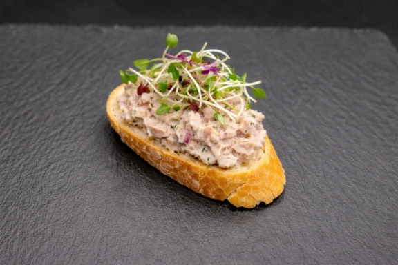 Tonhalkrémes koktélszendvics